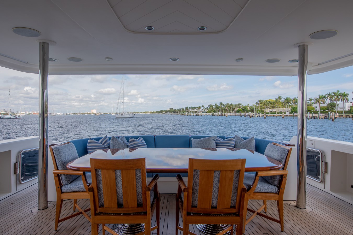 10 SPIRIT Aft Deck 5