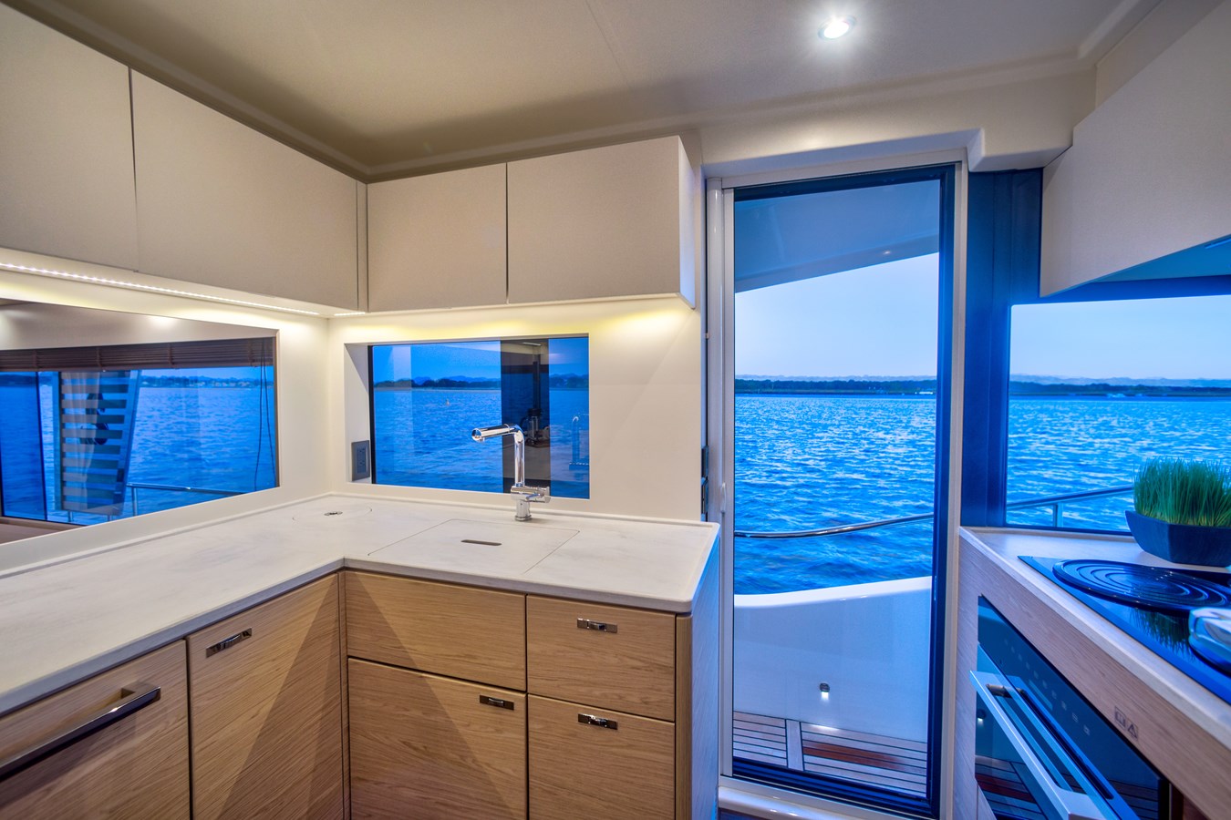 BENETEAU Grand Trawler 62 Galley