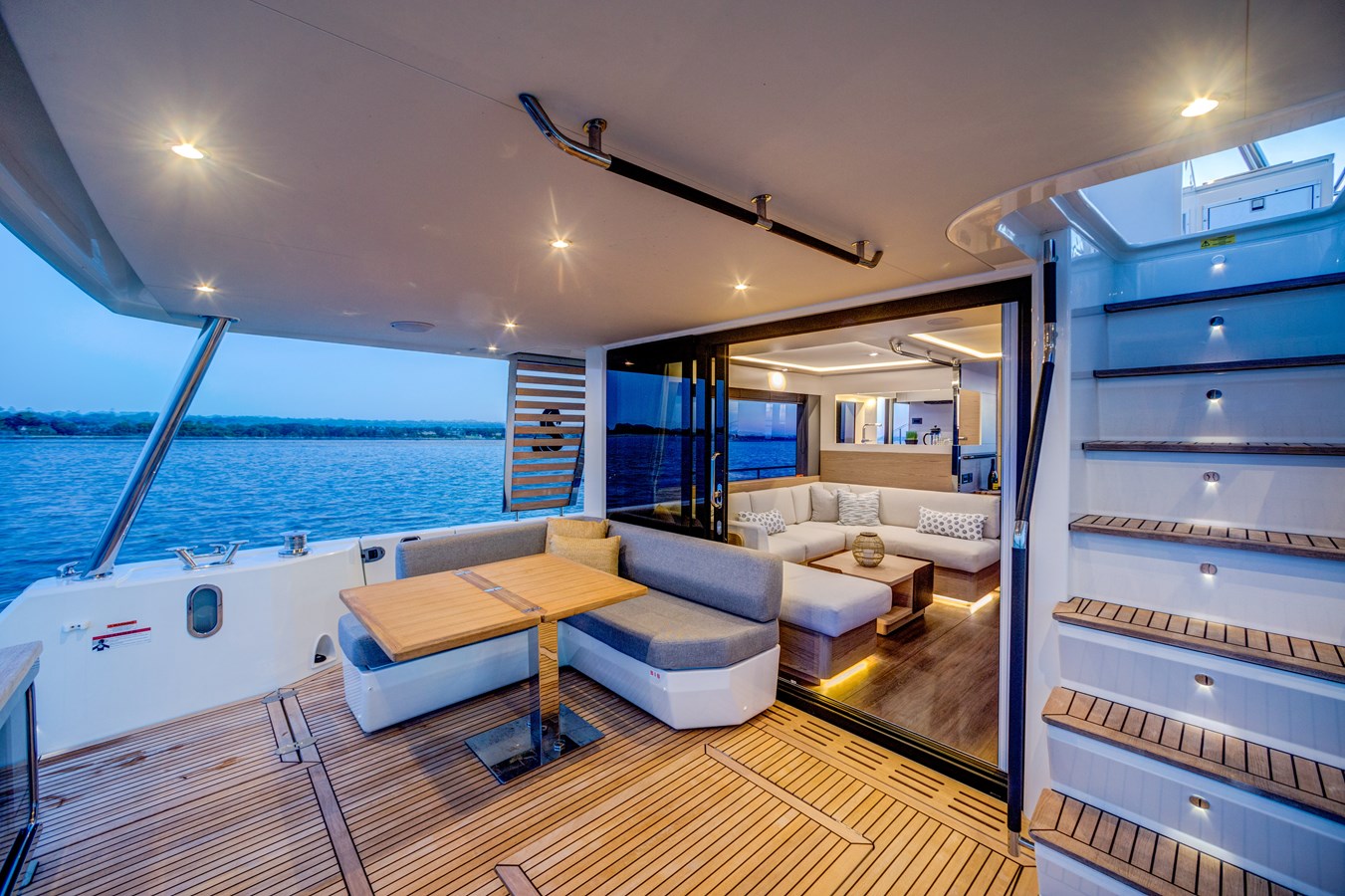 BENETEAU Grand Trawler 62 Aft Seating