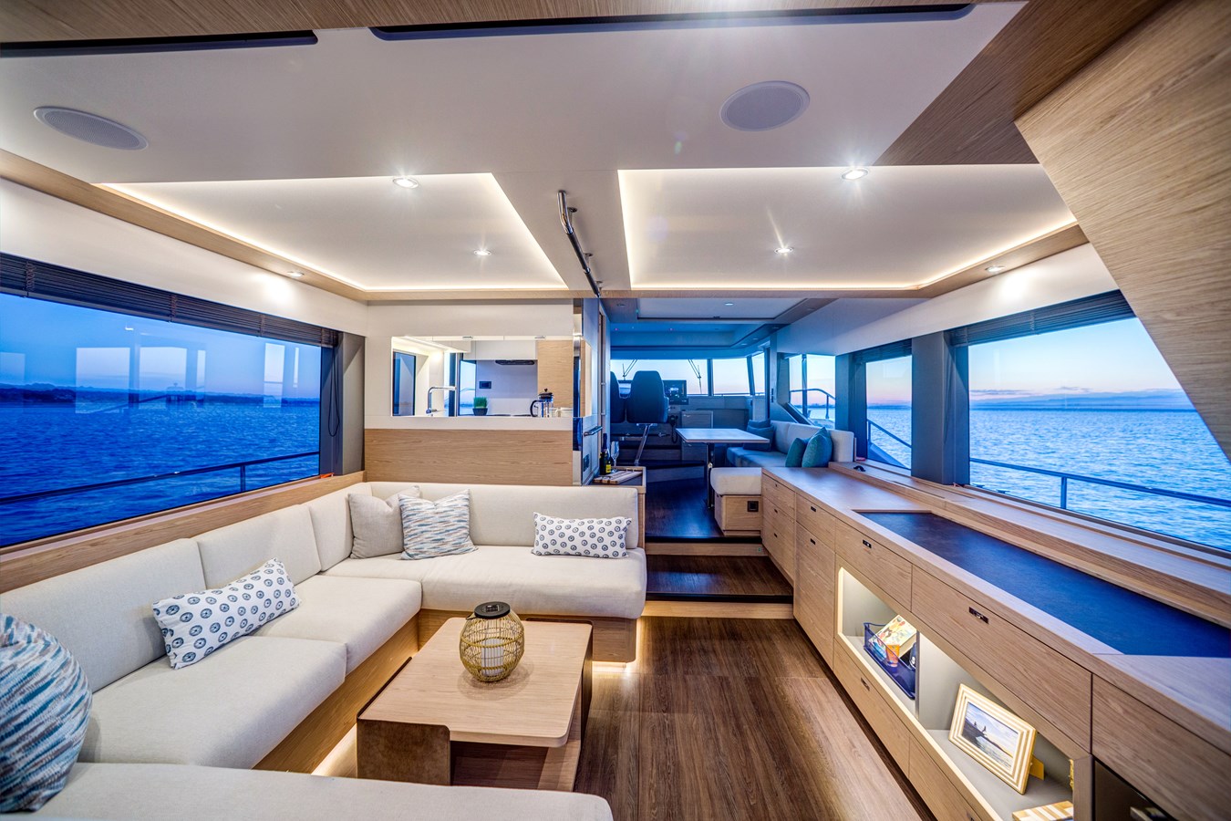 BENETEAU Grand Trawler 62 Salon