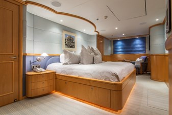 4*PUPPIES 16 Master Stateroom Looking Aft To Portside