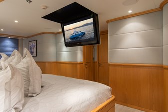 4*PUPPIES 17 Master Stateroom Looking Forward To Portside