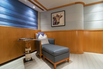 4*PUPPIES 19 Master Stateroom Portside