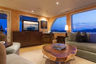 4*PUPPIES 30 Skylounge Looking Aft To Portside