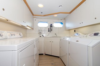 4*PUPPIES 40 Lower Deck Laundry Starboard Side
