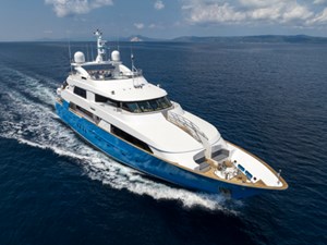 4*PUPPIES 51 Underway Starboard Side