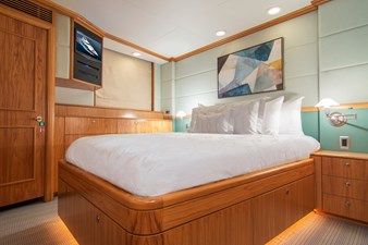 4*PUPPIES 23 Queen Guest Stateroom Looking Aft To Starboard