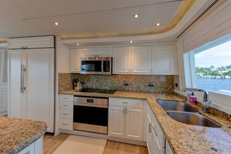 SPIRIT 17 16 SPIRIT Galley 6 (1)