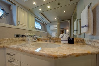 SPIRIT 32 30 Stateroom bath 3