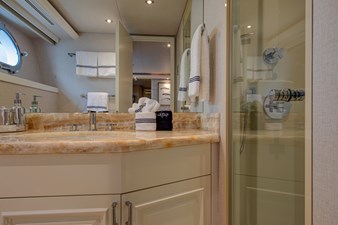 SPIRIT 37 35 Stateroom bath 2