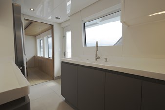 Waikiki 33 galley2