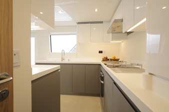 Waikiki 34 galley3