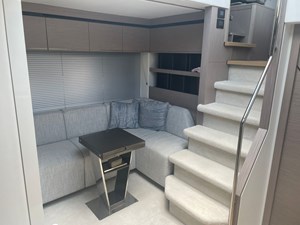SUNSEEKER 9 Lobby