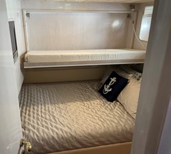 SANDCASTLE  33 Port Guest Stateroom