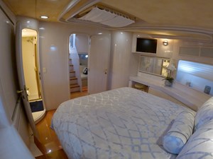 SANDCASTLE  26 VIP Stateroom