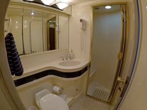 SANDCASTLE  32 Starboard Guest Head
