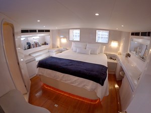 SANDCASTLE  39 Master Stateroom