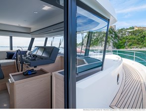 2023 Beneteau Grand Trawler 62 18 BENETEAU Grand Trawler 62 Side Door