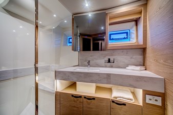 2023 Beneteau Grand Trawler 62 13 BENETEAU Grand Trawler 62 Head